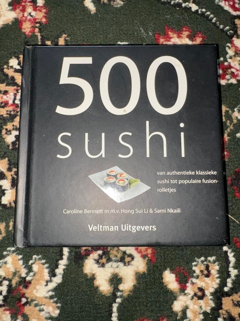 500 Sushi: Van klassieke tot fusion-rolletjes, Boeken, Ophalen of Verzenden, Zo goed als nieuw, Azië en Oosters, Hoofdgerechten