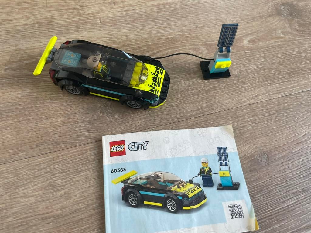LEGO CITY Elektrische sportwagen 60383, Ophalen of Verzenden, Zo goed als nieuw