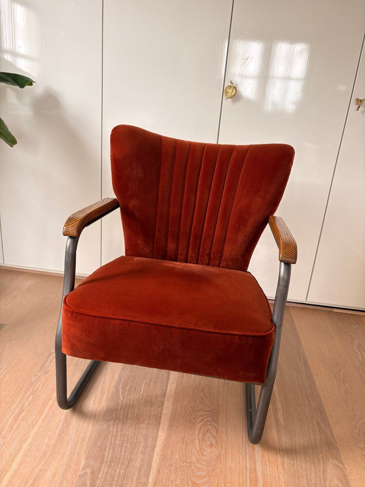 Fauteuil met oranje velours bekleding industrieel stoel, Ophalen