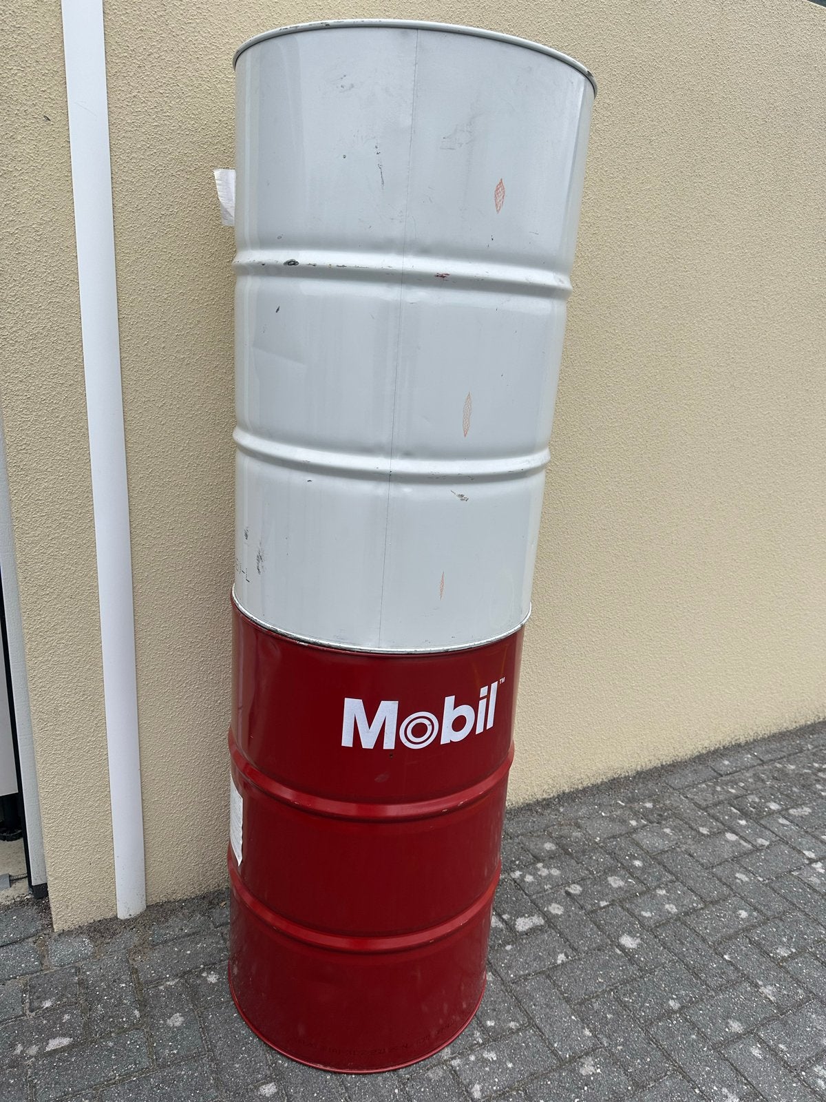 Mobil olievat - rood en wit, Ophalen