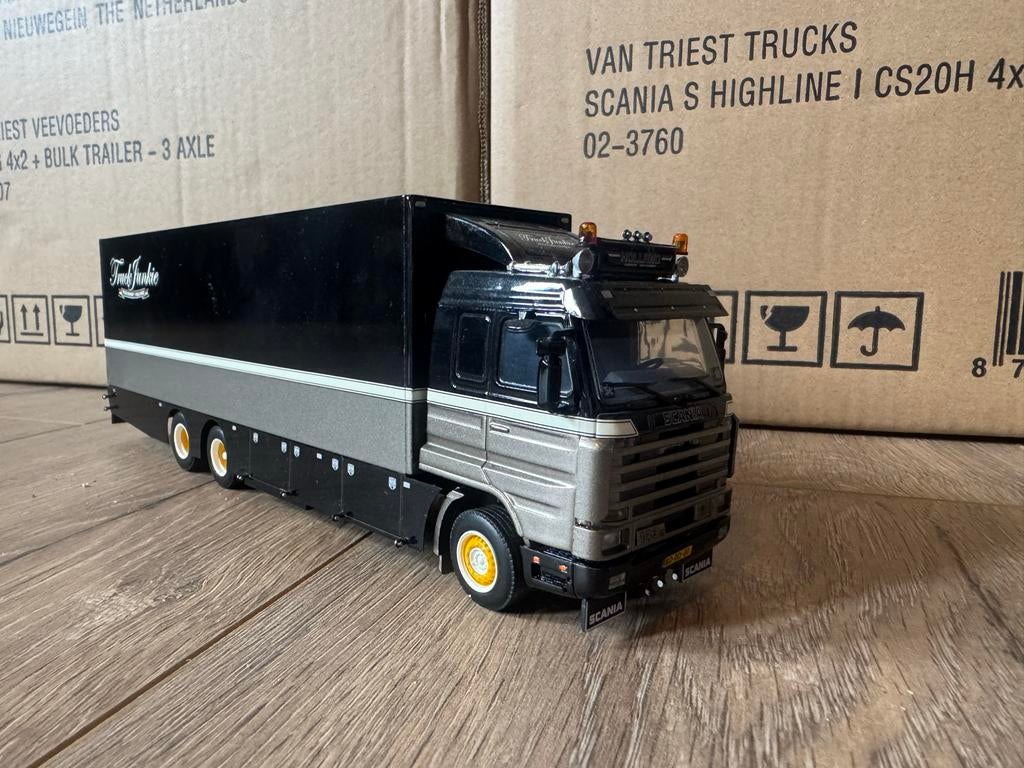 WSI Scania 143 bakwagen Truckjunkie schaalmodel 1:50, Ophalen of Verzenden, Gebruikt, Bus of Vrachtwagen