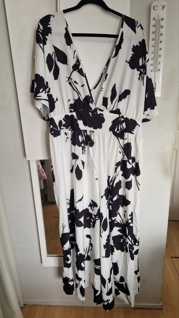 Zwart-witte jumpsuit met bloemenprint, maat 54, Kleding | Dames, Grote Maten, Ophalen of Verzenden, Zo goed als nieuw, Zwart
