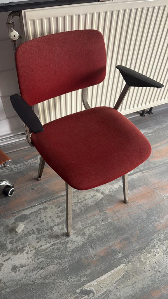 Friso Kramer Beraustoel - Vintage Design, Huis en Inrichting, Stoelen, Gebruikt, Eén, Metaal, Rood, Ophalen of Verzenden