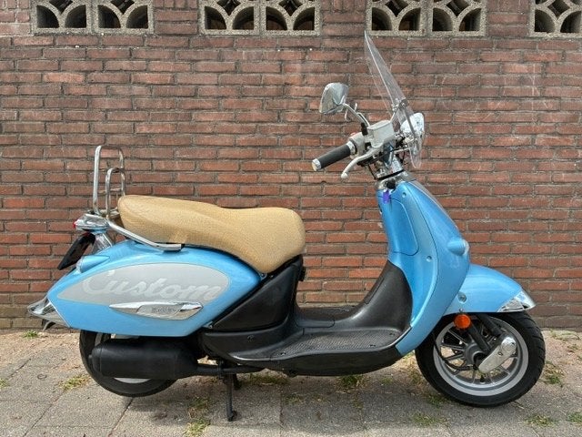 APRILIA MOJITO CUSTOM SNOR SCOOTER BOUWJAAR 2013 WEINIG KM !, Fietsen en Brommers, Benzine, Ophalen, Overige merken