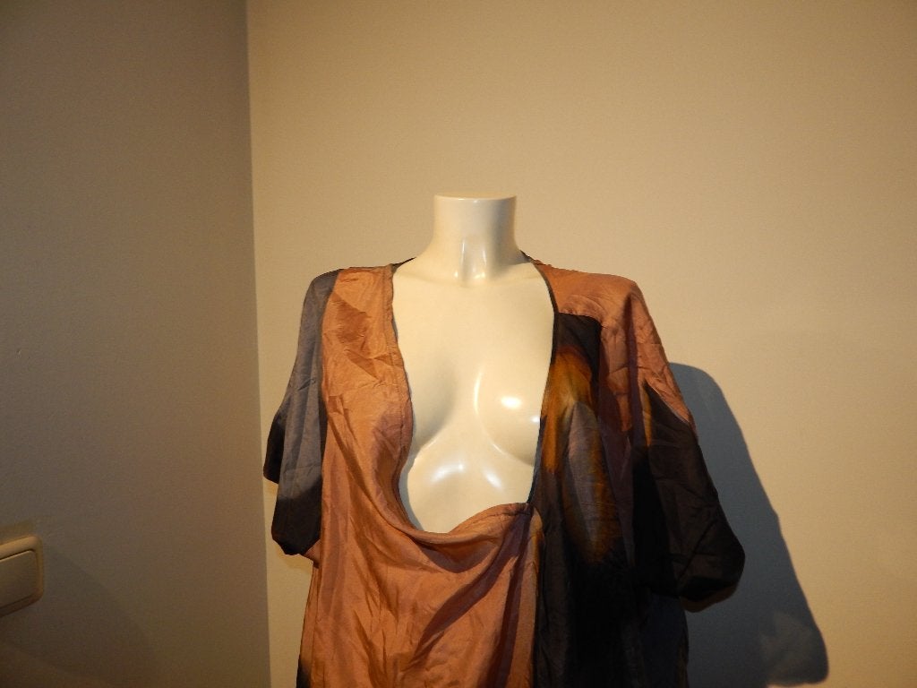 Humanoid zijde lange jurk a symetrische hals baggy L, Humanoid, Maat 42/44 (L), Zo goed als nieuw, Onder de knie