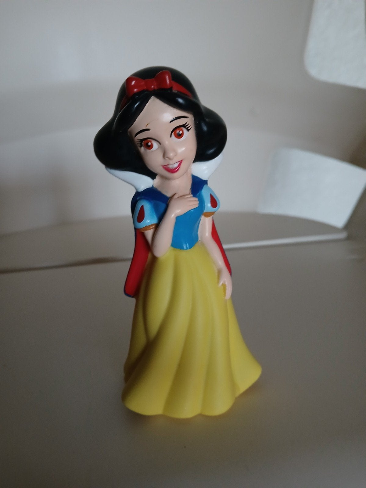 Disney Sneeuwwitje figuurtje 13cm., Ophalen of Verzenden, Sneeuwwitje of Doornroosje, Zo goed als nieuw, Beeldje of Figuurtje