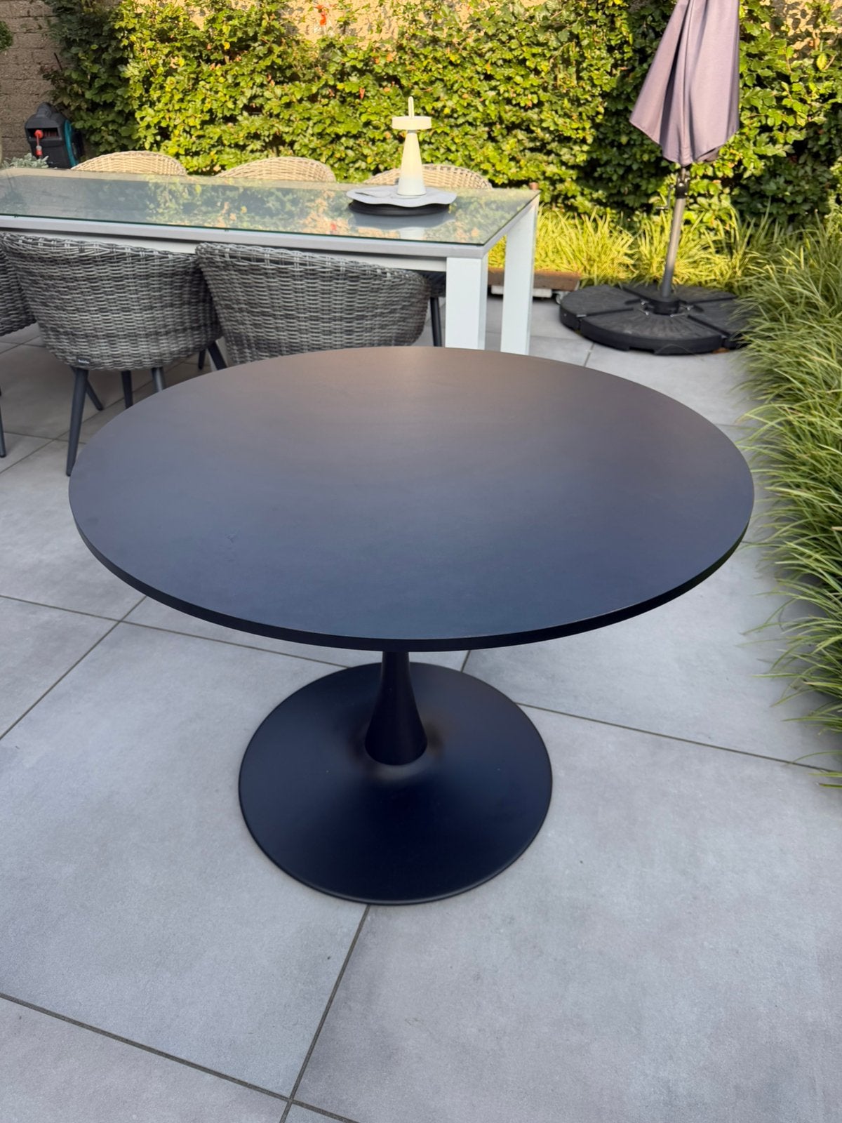 Eettafel rond zwart Kwantum, Huis en Inrichting, Ophalen, 100 tot 150 cm, Rond, Zo goed als nieuw