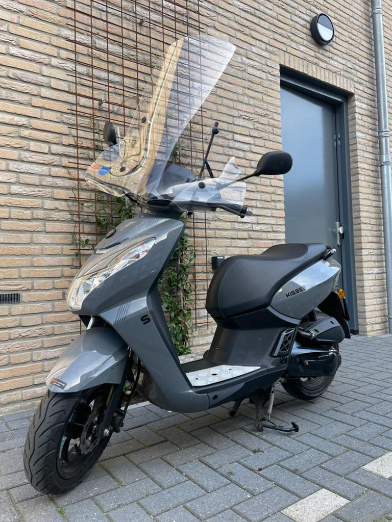 Peugeot KISBEE GT M5 ES+ Meteor Grey 45km/h, Ophalen, Zo goed als nieuw, Benzine, Peugeot