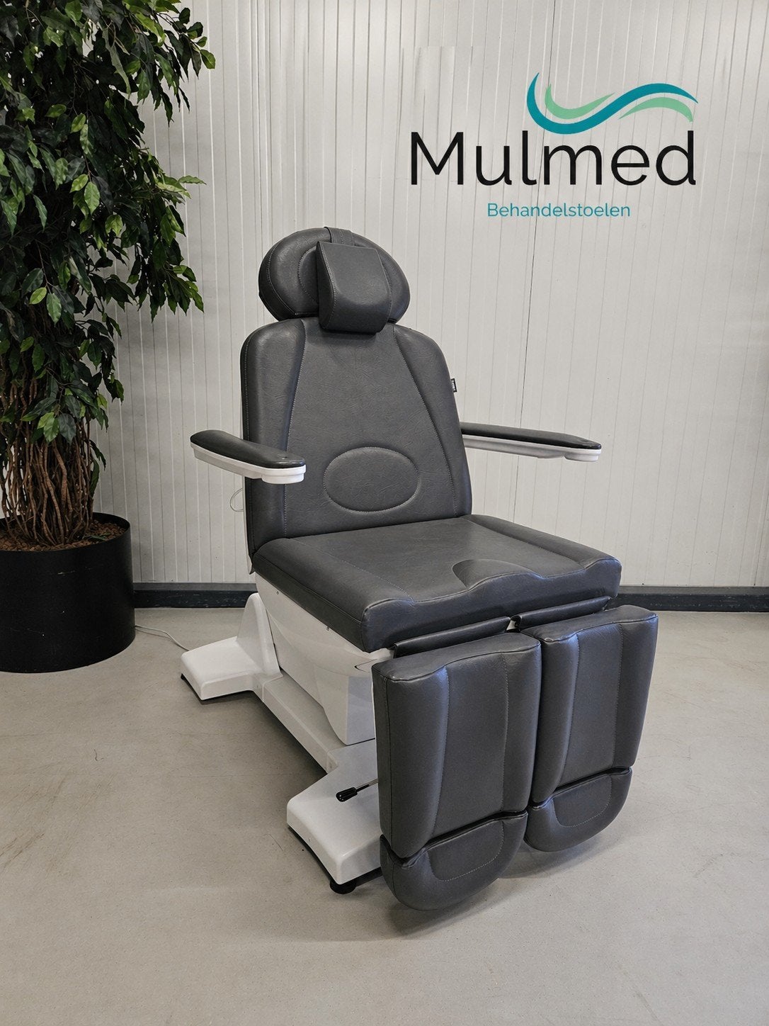 Gharieni pedicure stoel behandelstoel elektrisch nieuwstaat, Ophalen of Verzenden, Zo goed als nieuw, Massagestoel of Kussen