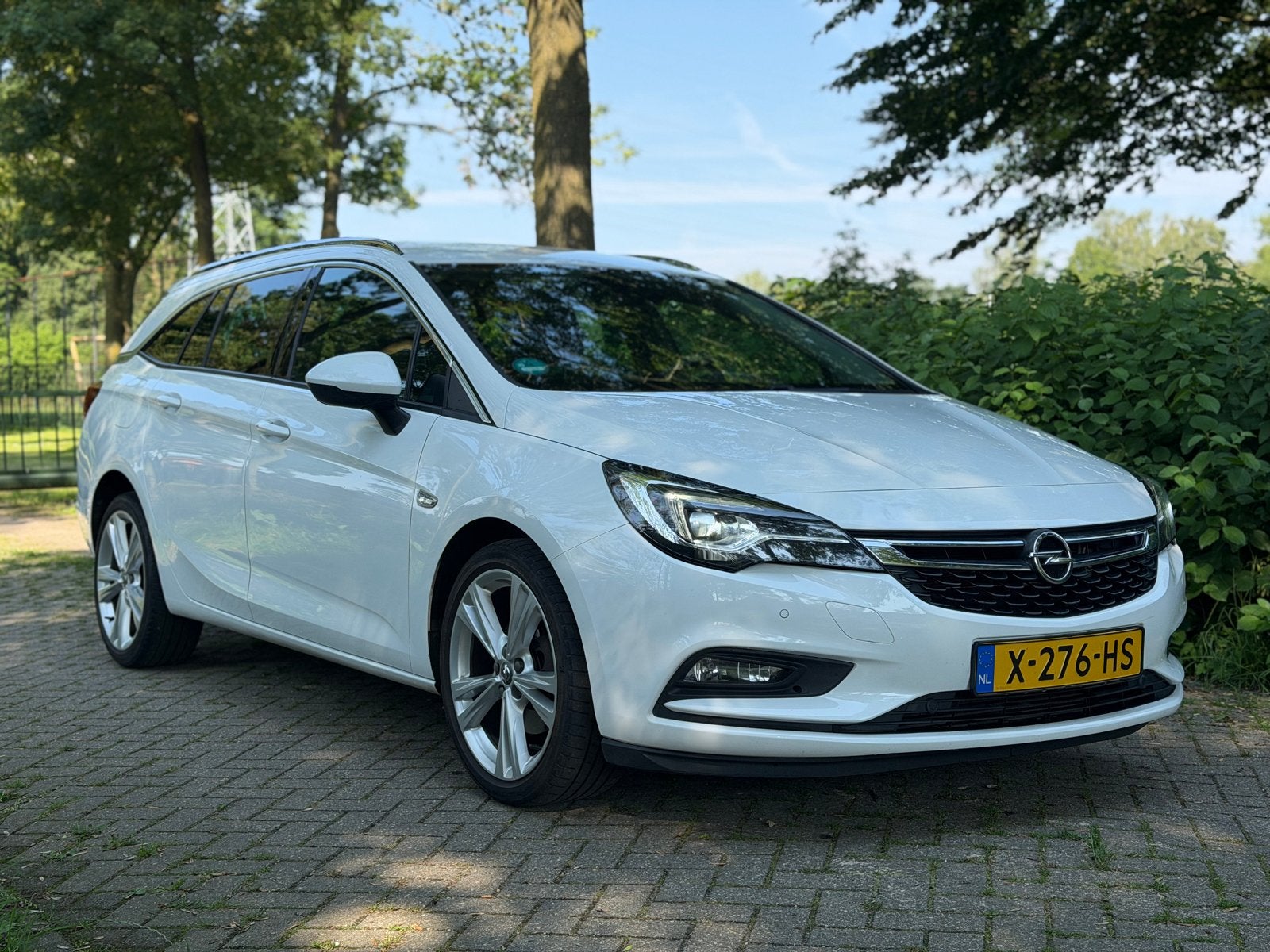 Opel Astra Sports Tourer 1.6 Turbo 200pk Automaat Ultimate, Auto's, Opel, 1325 kg, 4 cilinders, Wit, Leder