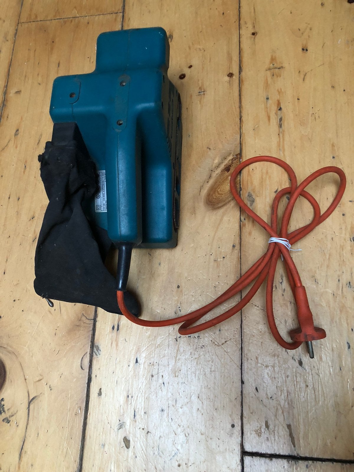 Black & Decker bandschuurmachine, Ophalen of Verzenden, Zo goed als nieuw, 600 tot 1200 watt, Bandschuurmachine