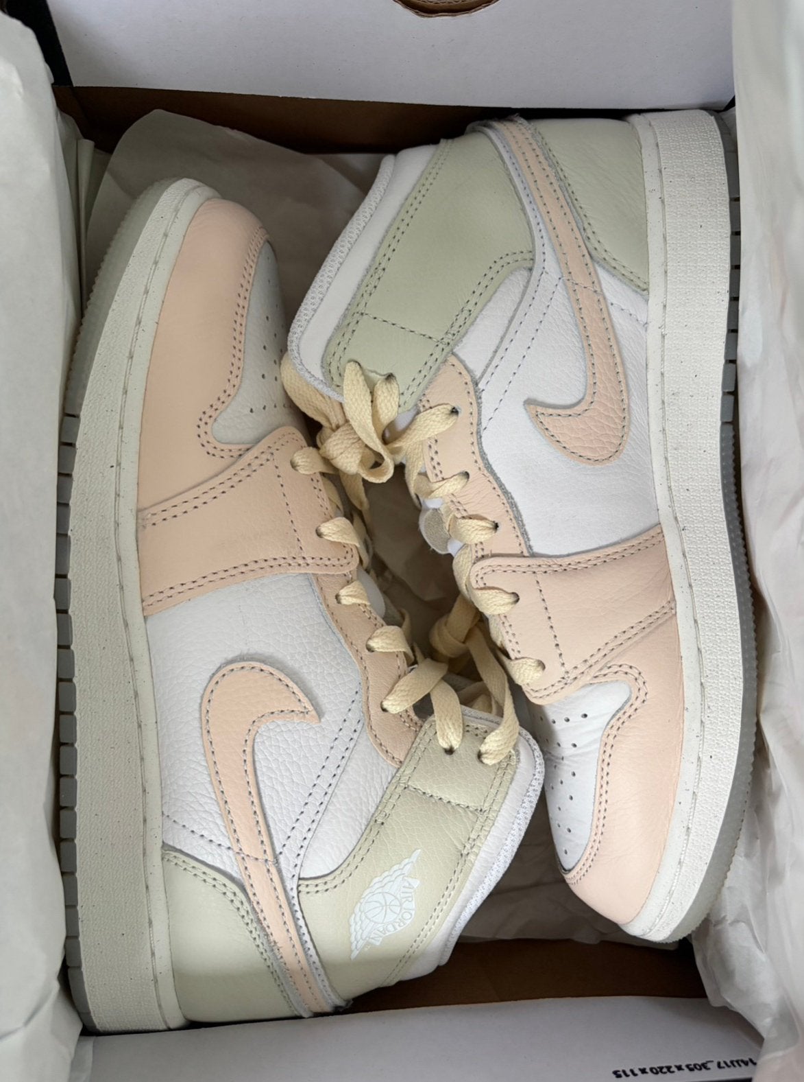 Nike Jordan 1 Flamingo 39, Ophalen of Verzenden, Zo goed als nieuw, Jongen of Meisje, Schoenen