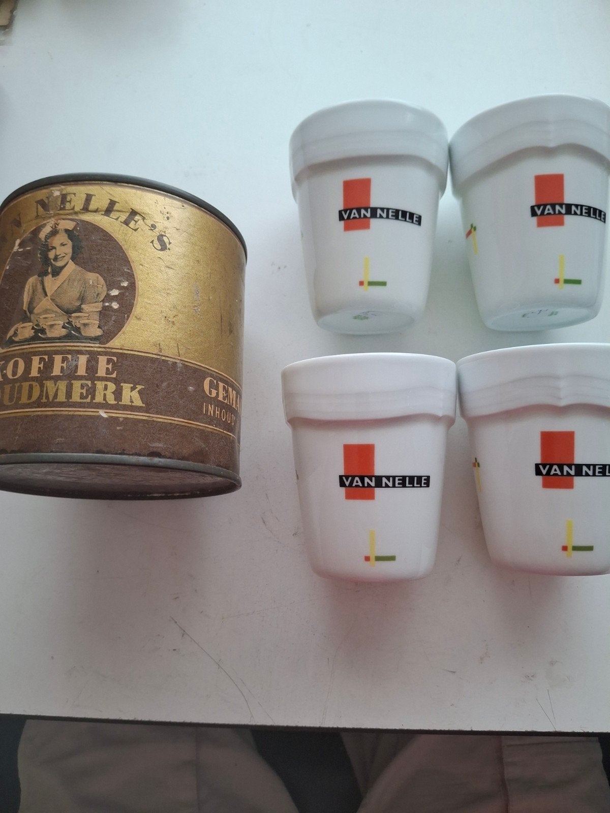 Van Nelle koffie blik 250 gr en 4 van Nelle mokken., Ophalen of Verzenden, Zo goed als nieuw, Gebruiksvoorwerp