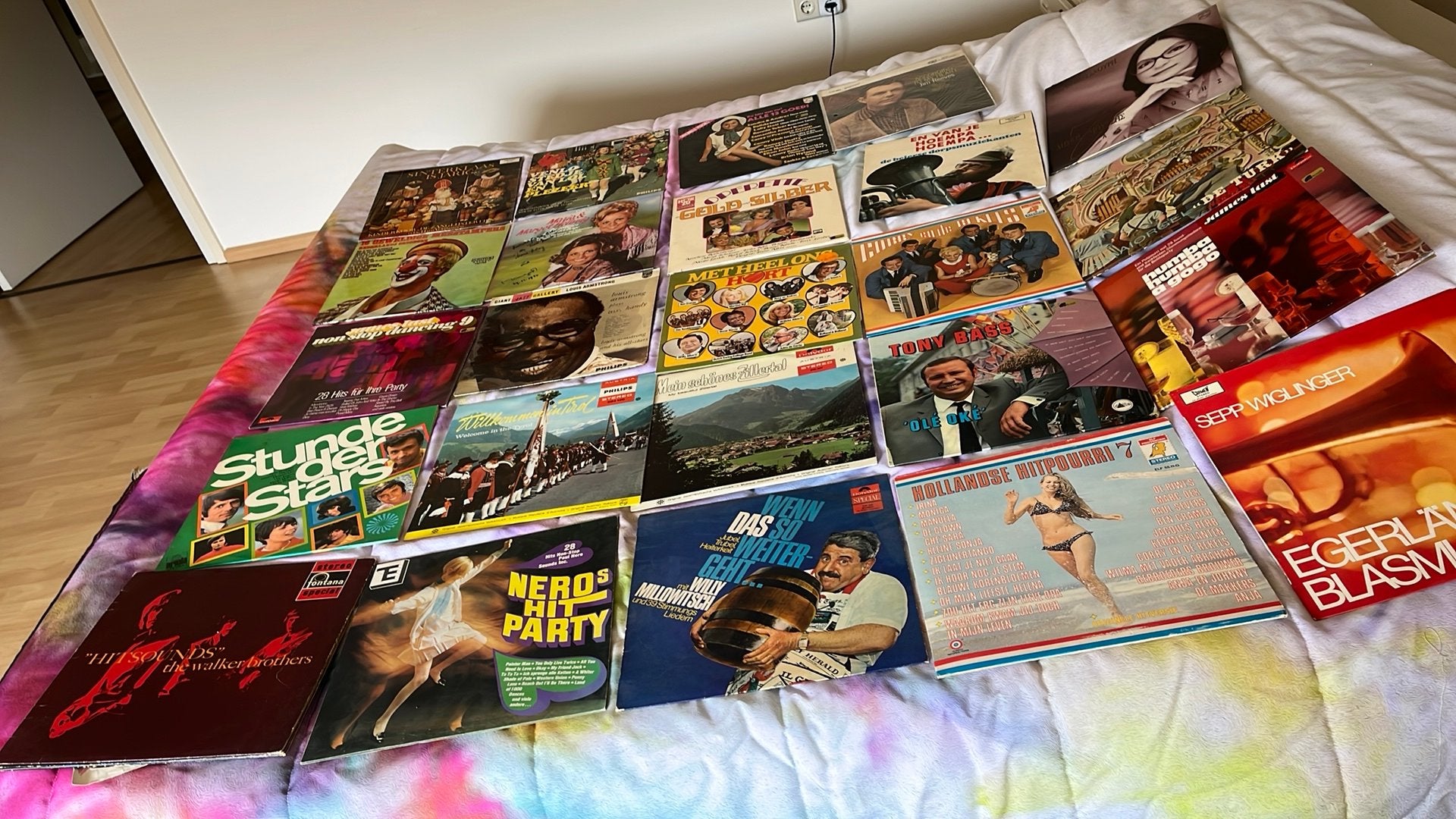 Kastje met platenspeler 45 en 90 touren en cassettebandjes, Ophalen of Verzenden, Zo goed als nieuw, A1 t/m A3, Film en Tv