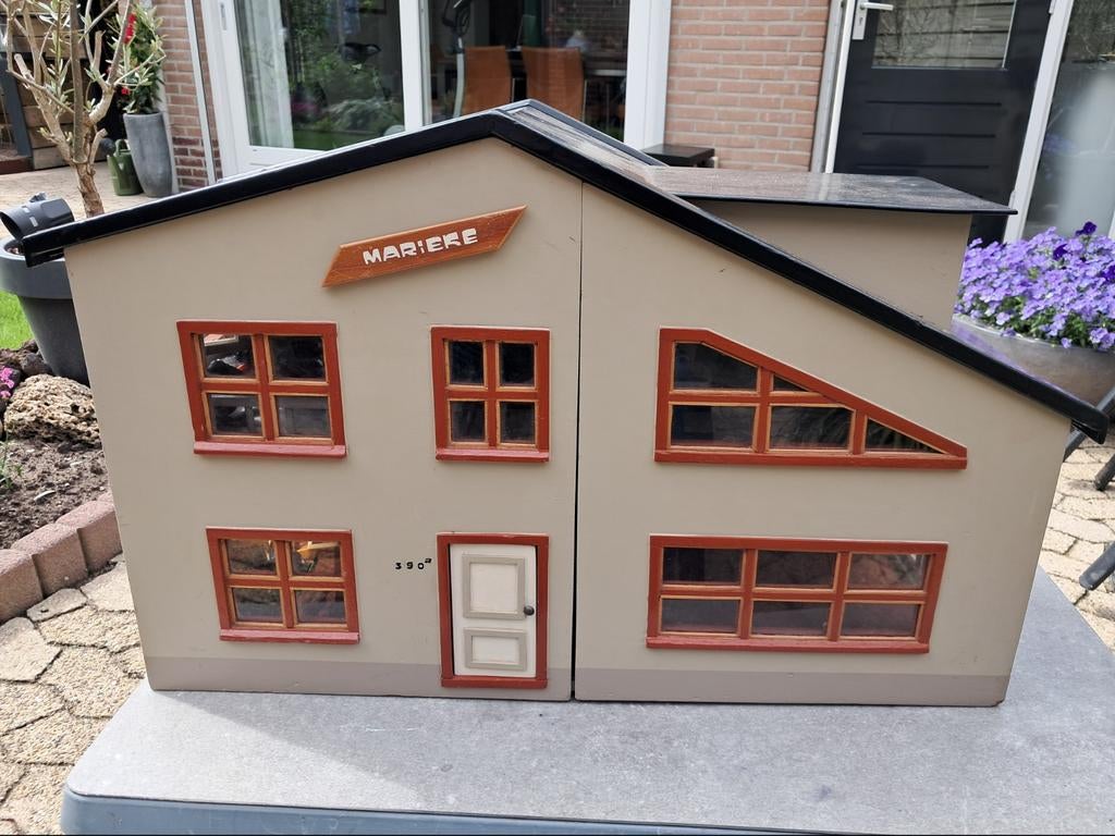 Zelf gemaakt Poppenhuis van hout, Ophalen, Zo goed als nieuw, Poppenhuis