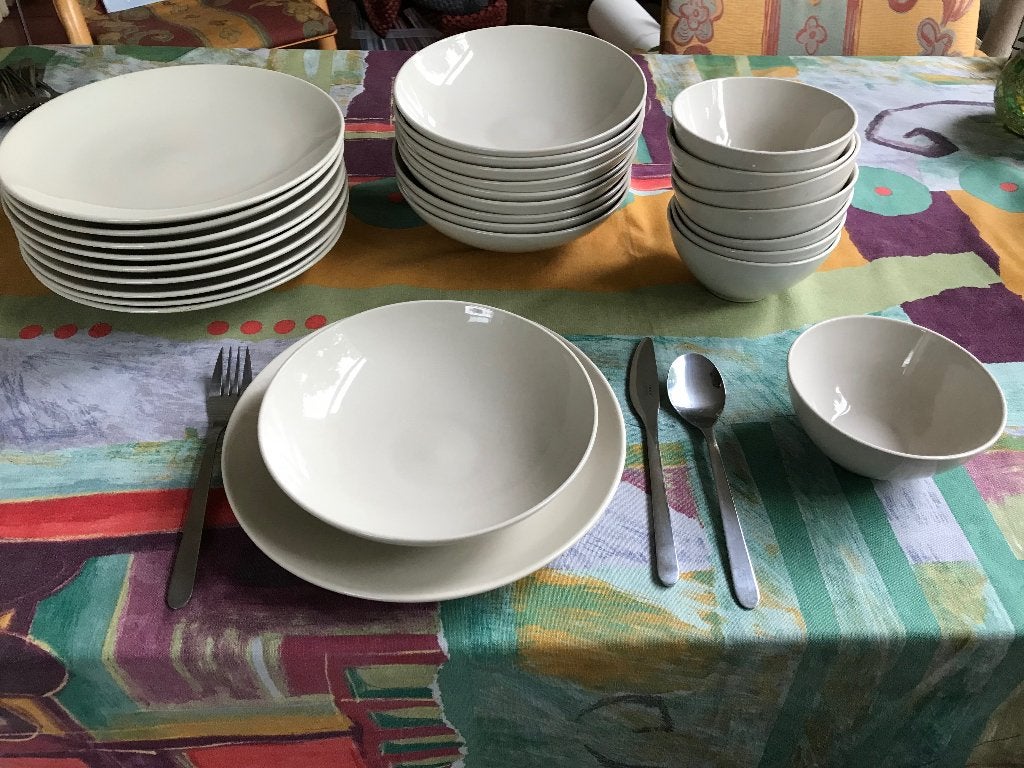 Ikea Servies( WIT)10 plaatsen met Bestek, Ophalen, Keramiek, IKEA, Zo goed als nieuw