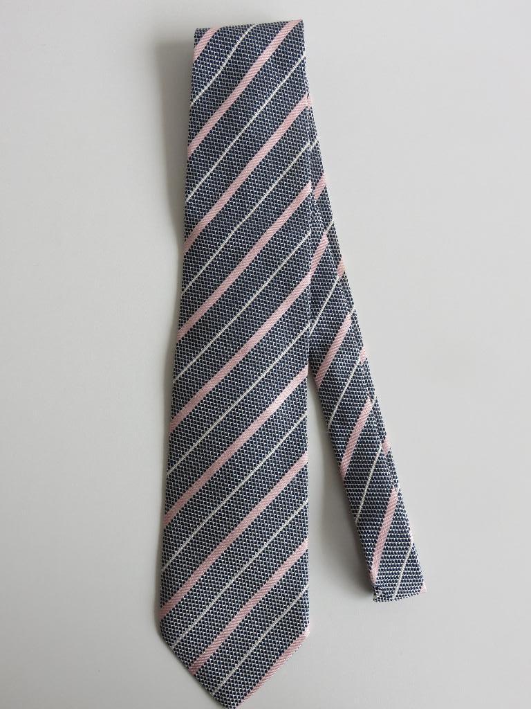 Hugo Boss zijde stropdas donkerblauw met wit roze gestreept, Kleding | Heren, Stropdassen, Ophalen of Verzenden, Gedragen, Overige kleuren