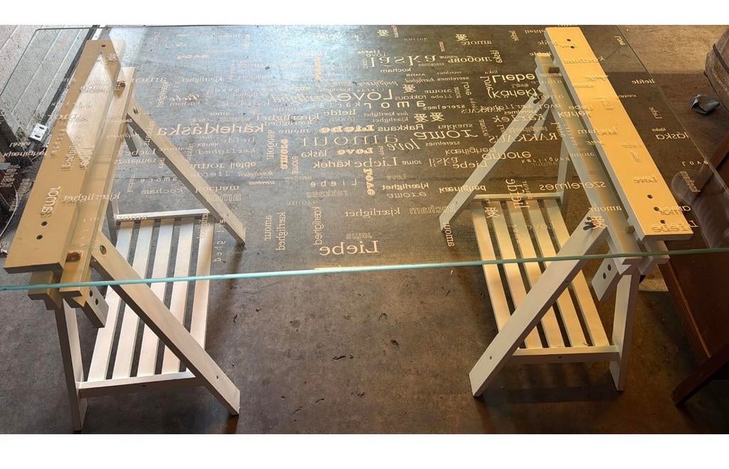 Glazen tafel met schragen - Modern en veelzijdig, Ophalen, Zo goed als nieuw