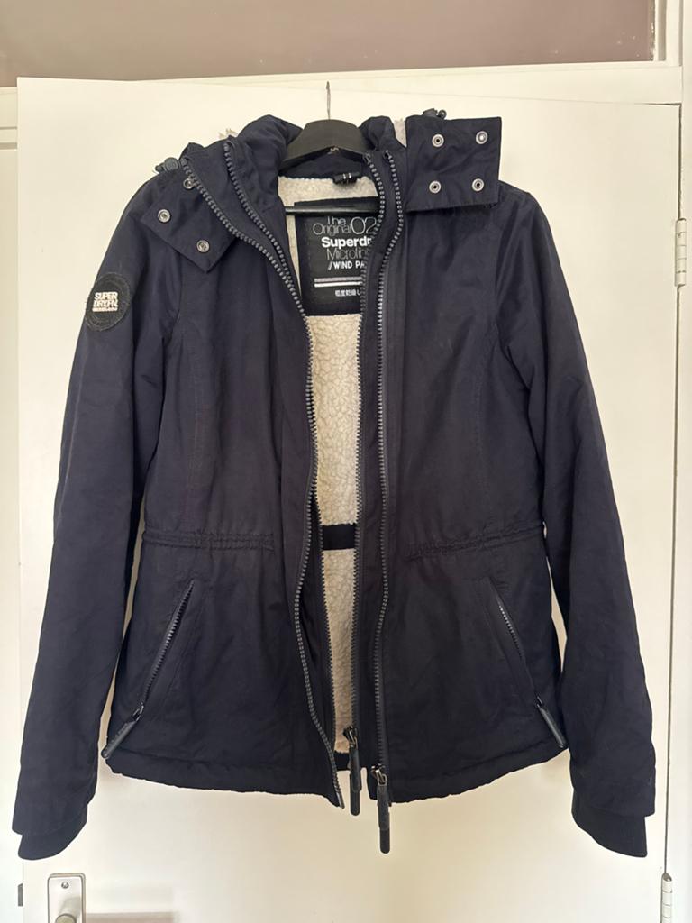 Superdry Microfibre Wind Parka - Donkerblauw, Kleding | Dames, Jassen | Winter, Zo goed als nieuw, Maat 38/40 (M), Blauw, Ophalen of Verzenden
