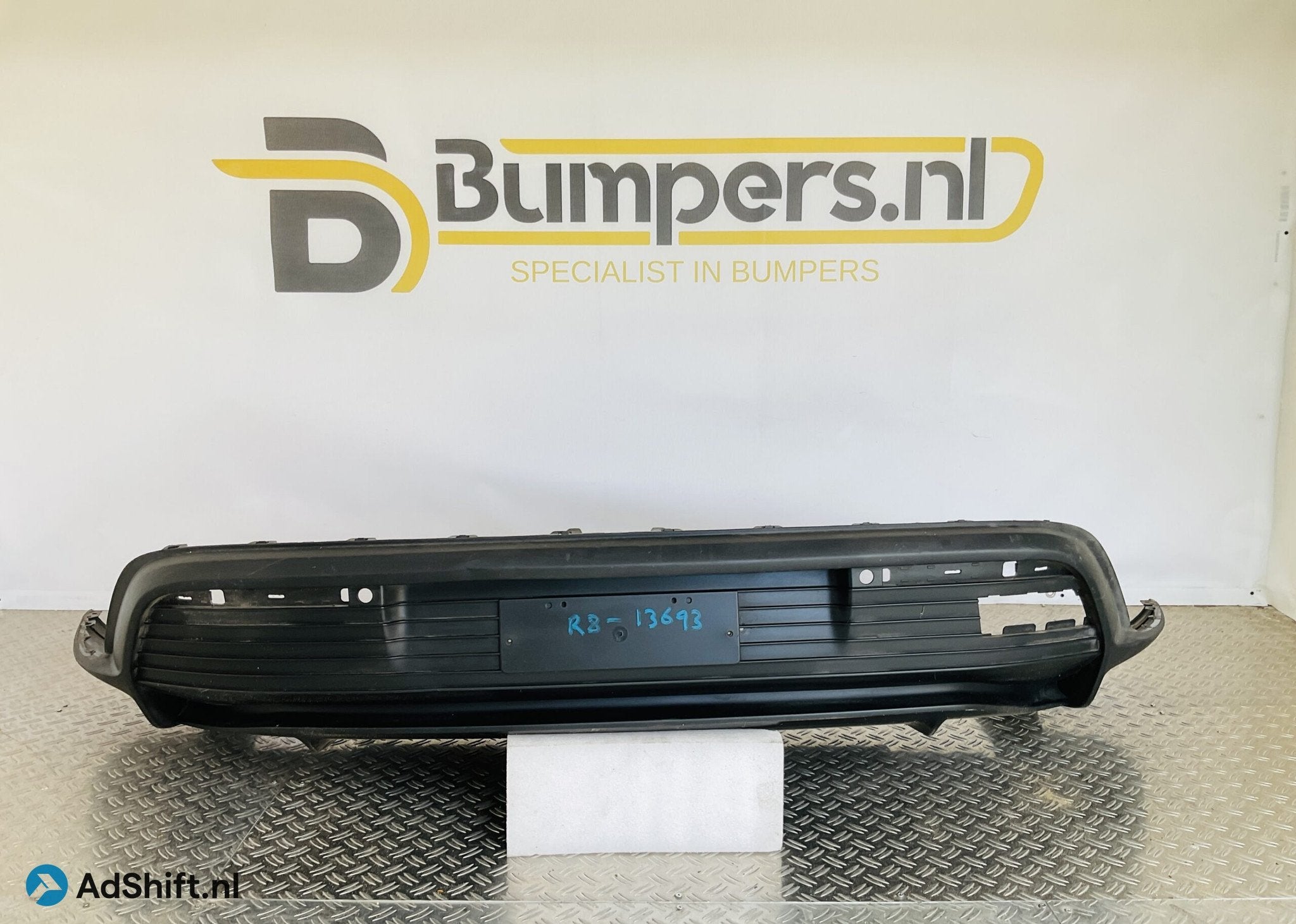 Bumper Porsche Taycan 9J1 pdc 9J18079831 Achterbumper 1-R8-1, Bumper