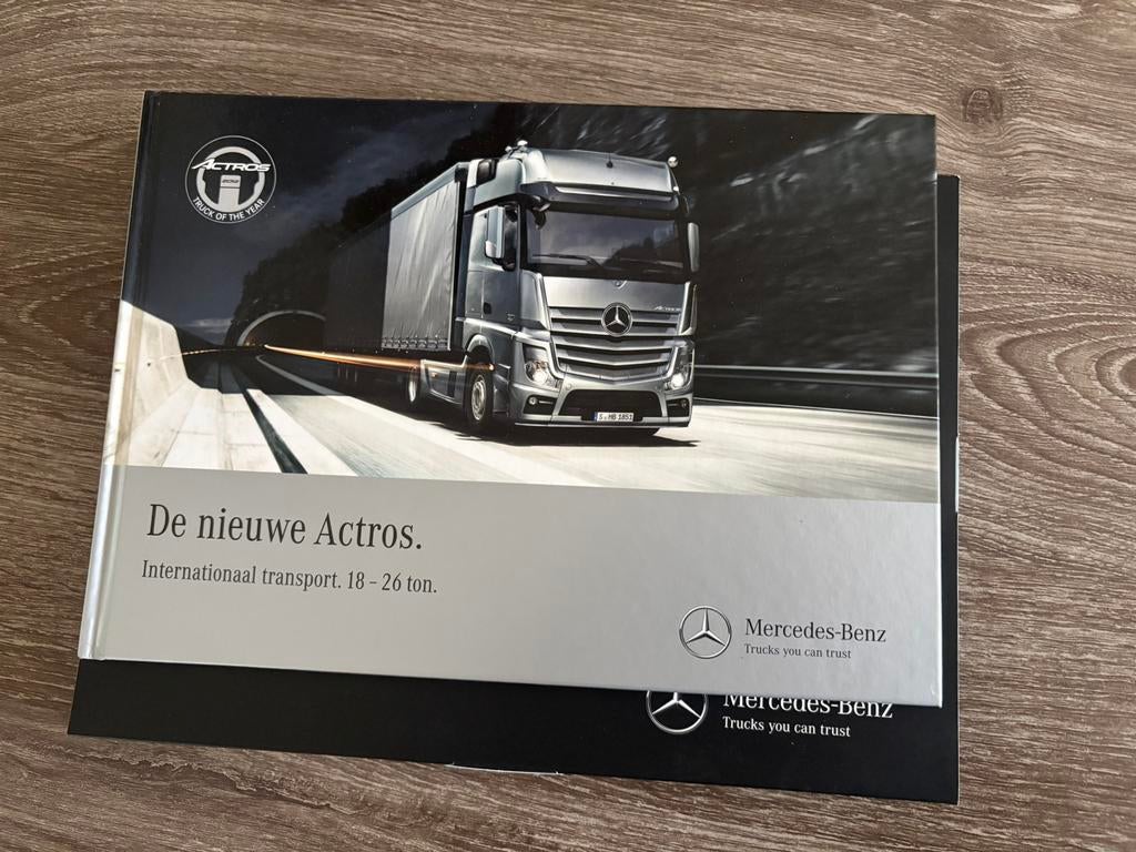 Actros truck of the year 2012 complete introductie set, Ophalen of Verzenden, Nieuw, Mercedes