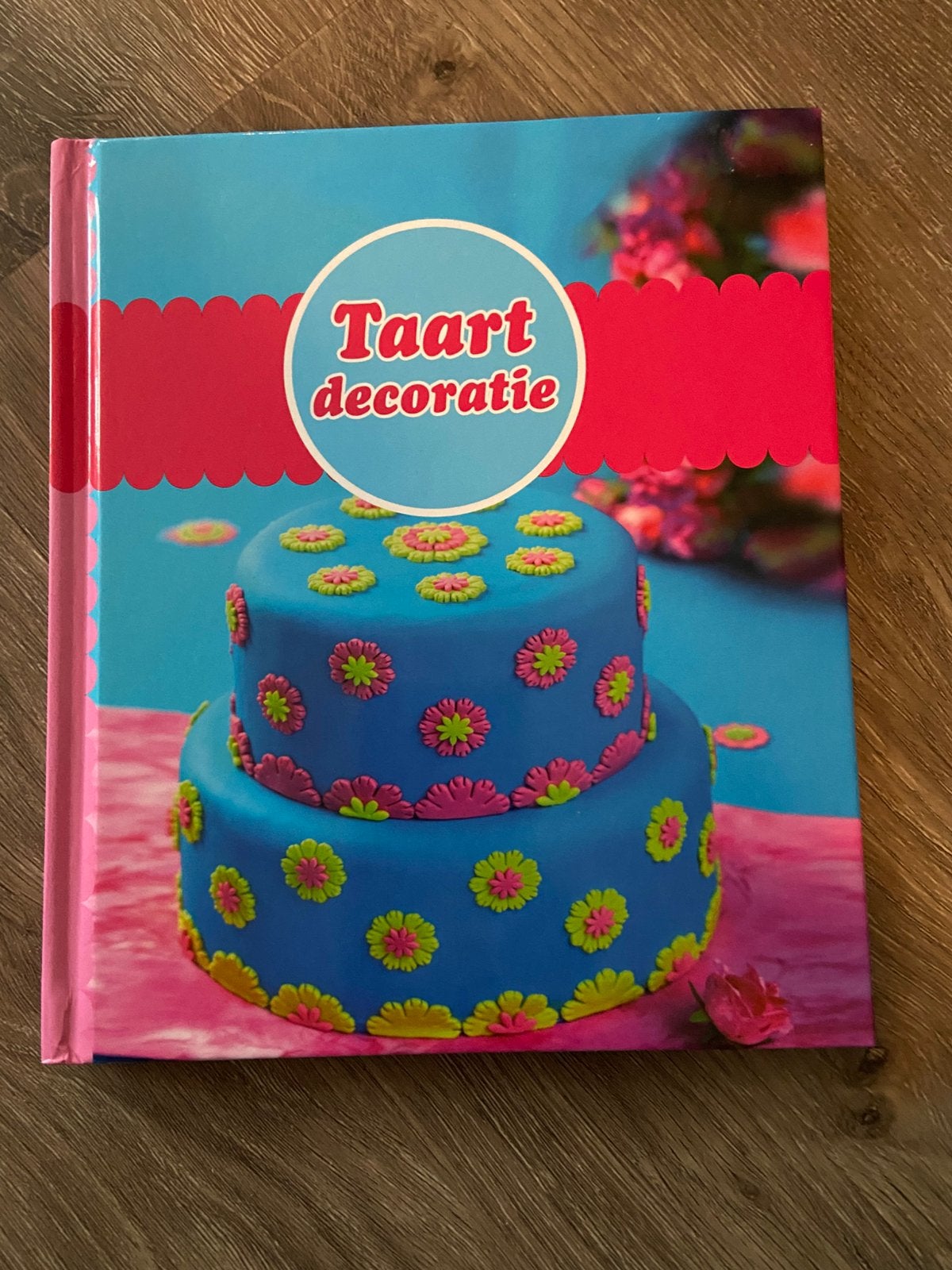 Boek-Taartdecoratie, Hobby en Vrije tijd, Ophalen of Verzenden, Zo goed als nieuw, Taarten, Boek of Tijdschrift