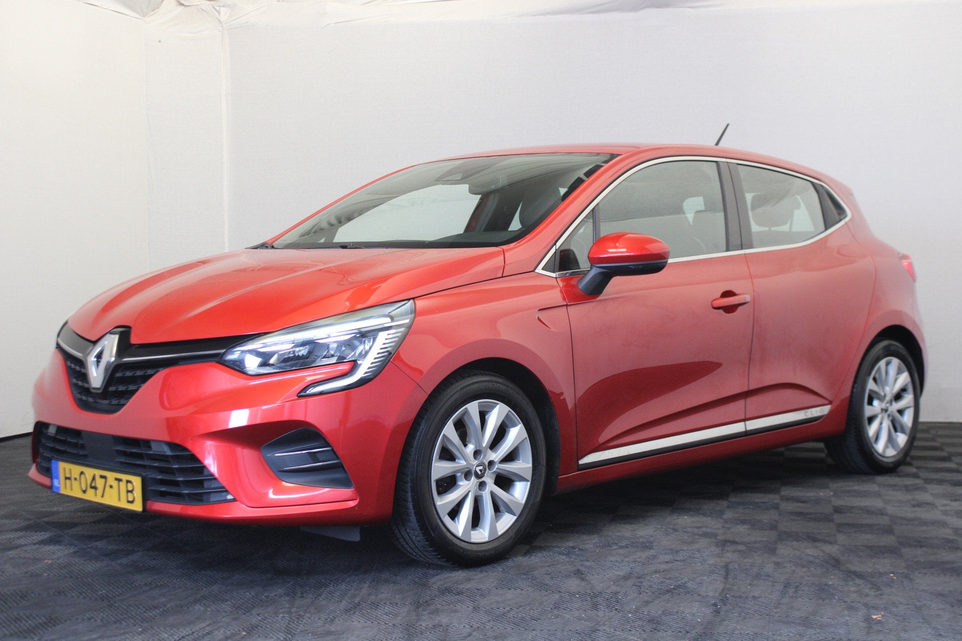 Renault Clio 1.0 TCe Bi-Fuel Intens |Navi| (bj 2020), Auto's, Voorwielaandrijving, 49 €/maand, Origineel Nederlands, Bedrijf