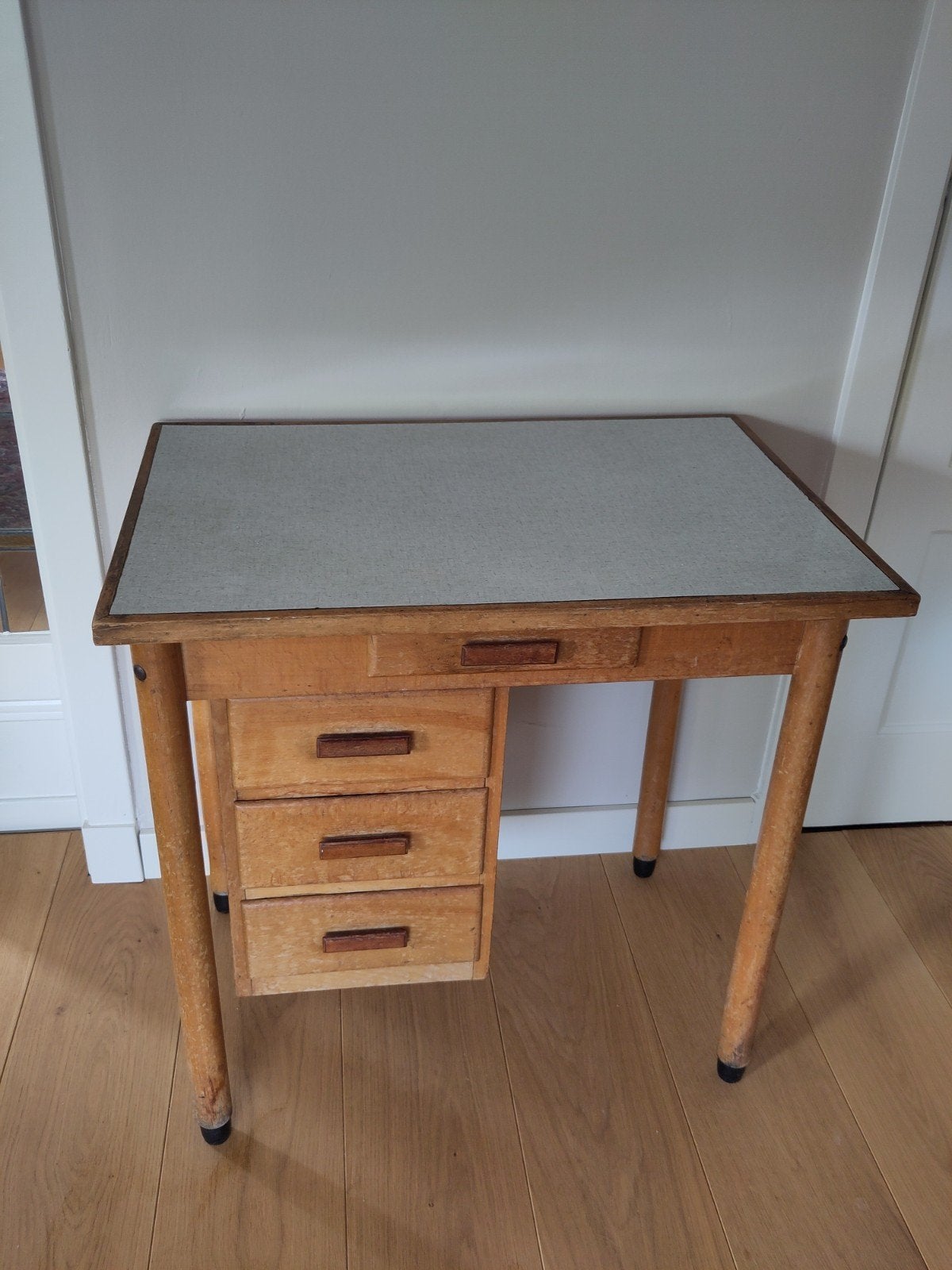 Zeldzaam eerste serie Piet Zwart Bruynzeel bureau 50s

Neder, Ophalen