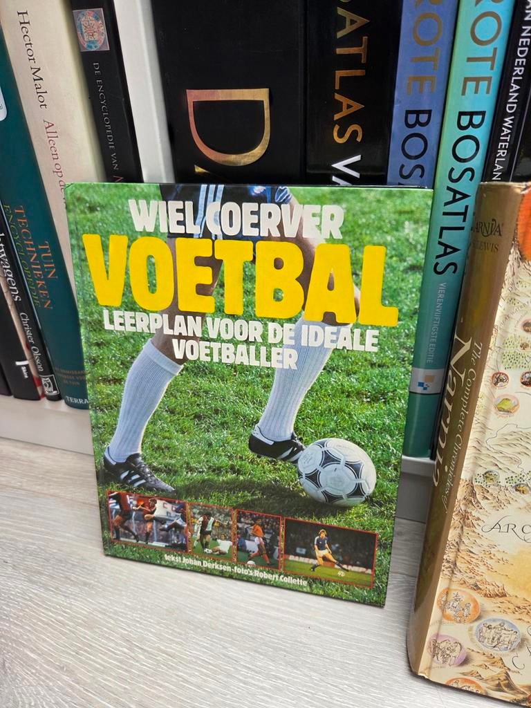 Wiel Coerver - Leerplan voor de ideale voetballer, Boeken, Ophalen of Verzenden, Zo goed als nieuw, Balsport