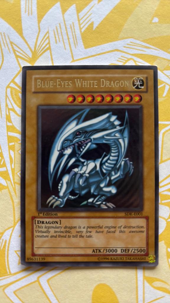 Blue-Eyes White Dragon - SDK-E001 - 1st Edition, Ophalen, Gebruikt, Losse kaart