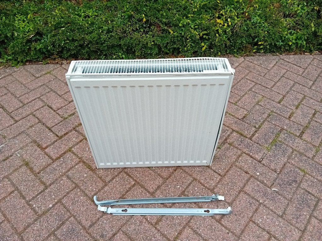 Radiator ~ 60x60 (22), inclusief ophangbeugels., Doe-het-zelf en Verbouw, Verwarming en Radiatoren, Ophalen, 30 tot 80 cm, Gebruikt