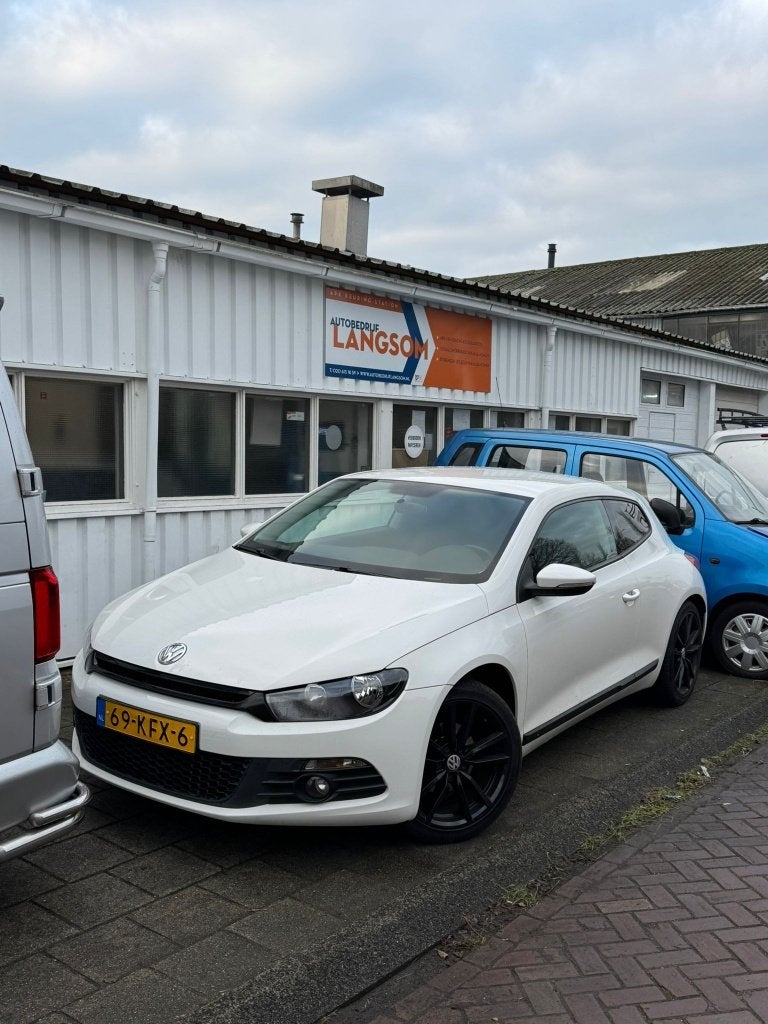 Volkswagen Scirocco 1.4 TSI 2009 Wit - NW KTNG - NW APK, Auto's, Voorwielaandrijving, Stof, 4 cilinders, 4 stoelen