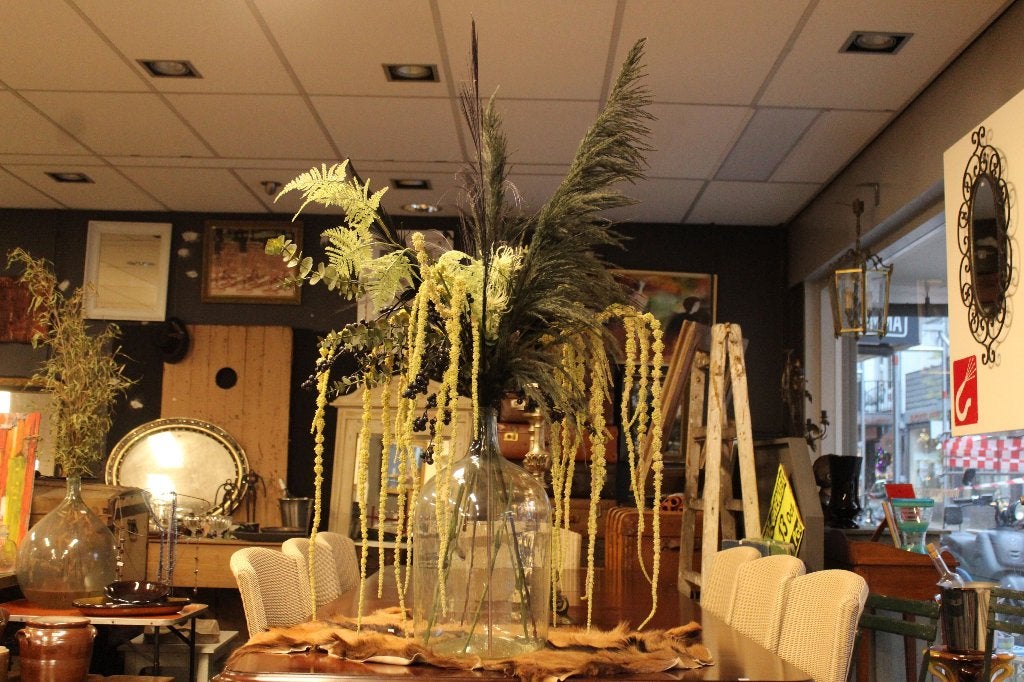 Brocante - Grote oude gistfles met groot boeket!, Ophalen, Inclusief kunstbloemen, Gebruikt, Overige materialen