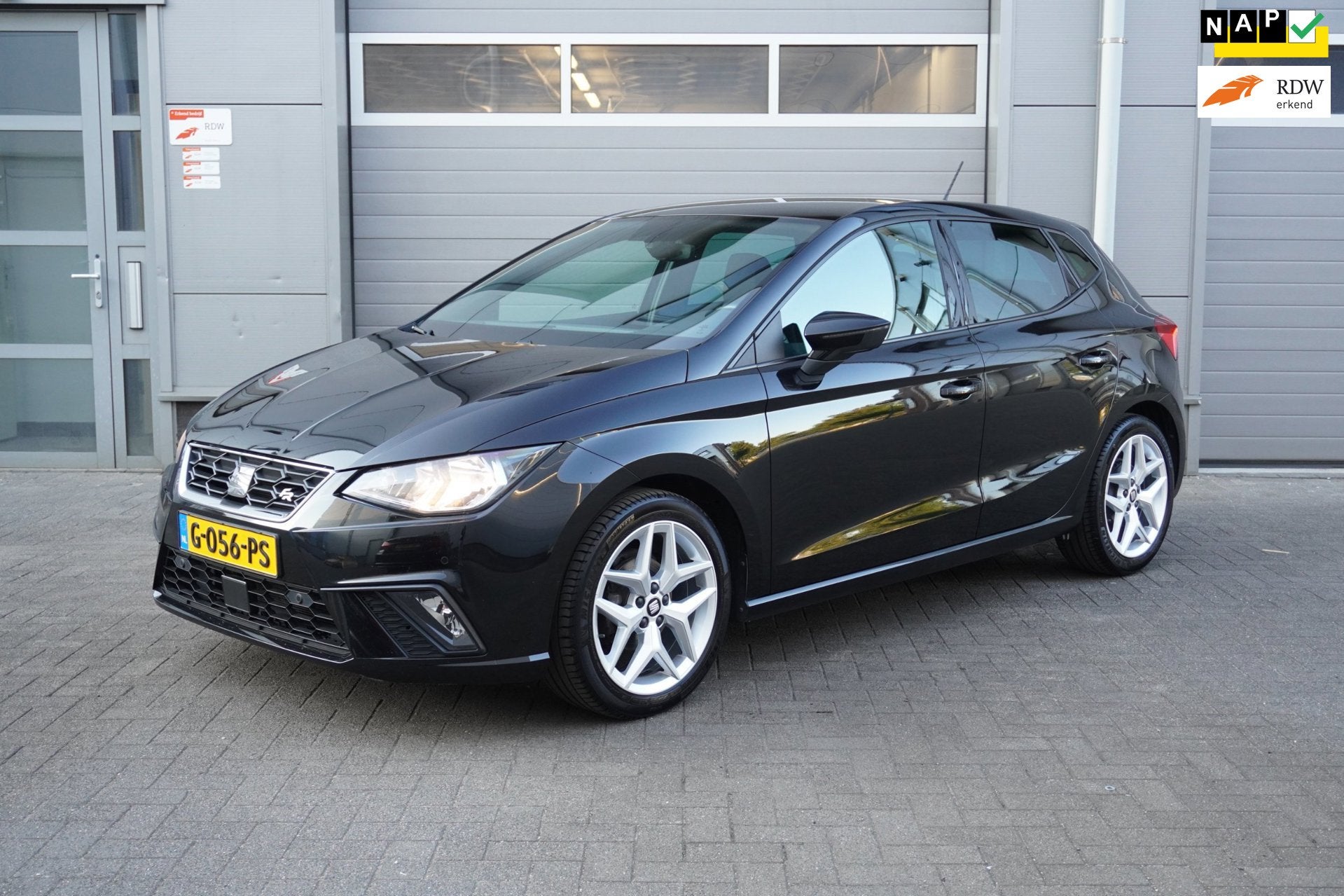 Seat Ibiza 1.0 TSI FR Business Intense | CarPlay | Camera |, Auto's, Voorwielaandrijving, Stof, 95 pk, Origineel Nederlands