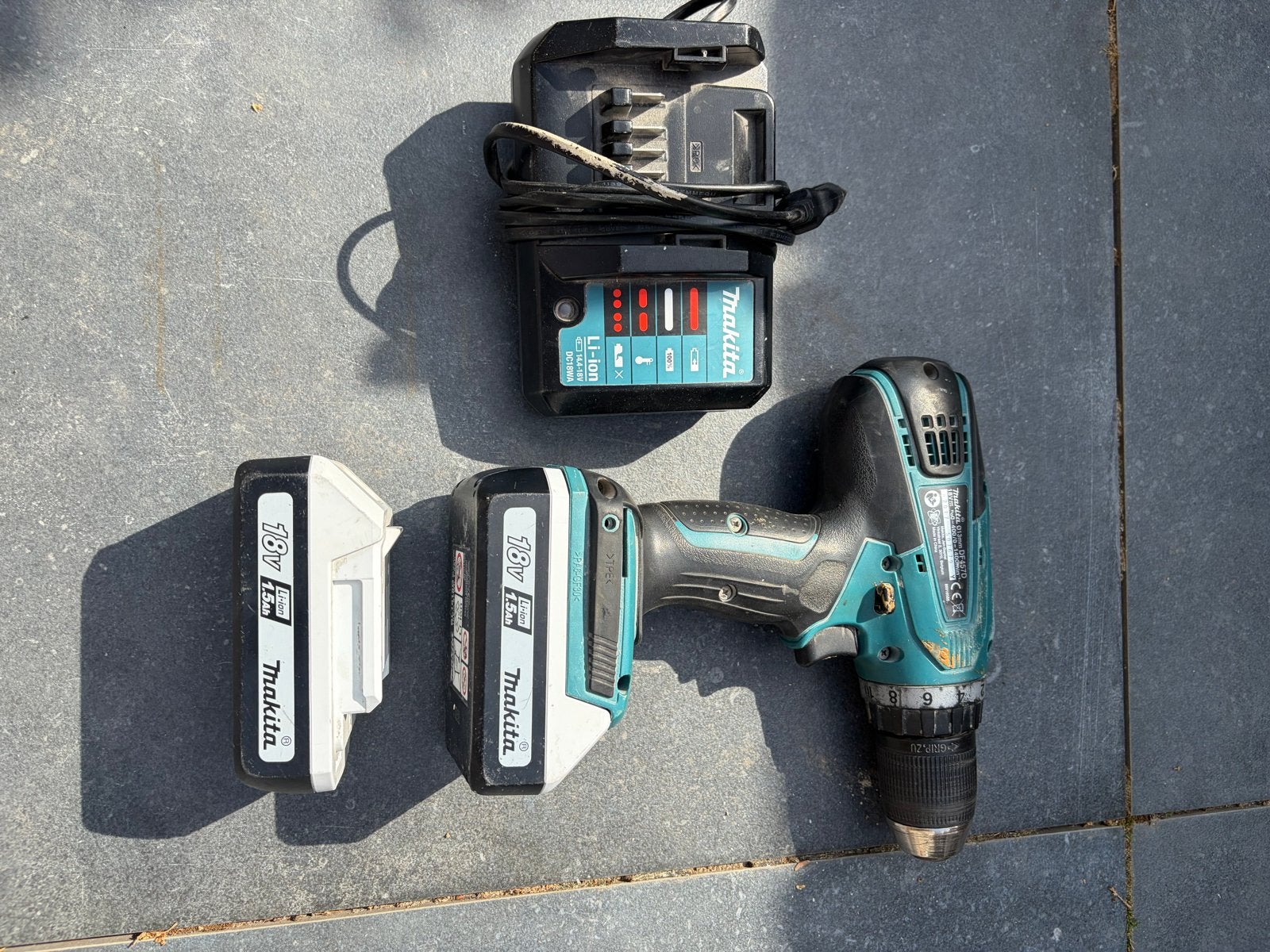 Makita 18V Accuboormachine DF457D met 2 accu's en oplader, Doe-het-zelf en Verbouw, Gereedschap | Boormachines, Ophalen, Gebruikt