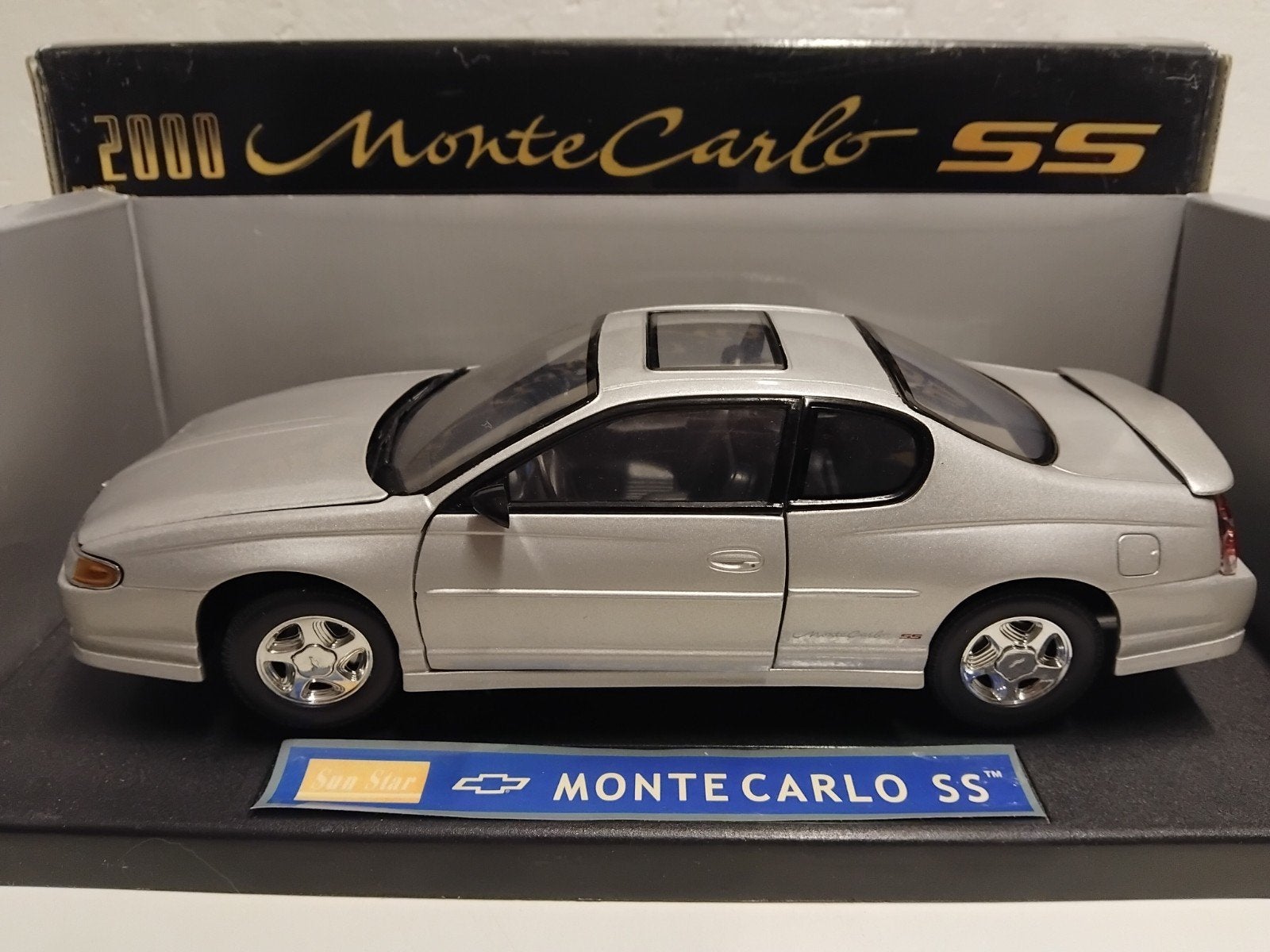 Chevrolet Monte Carlo silver grey edition Sun Star 1:18 KRD, Ophalen of Verzenden, Zo goed als nieuw, Auto, Sun Star