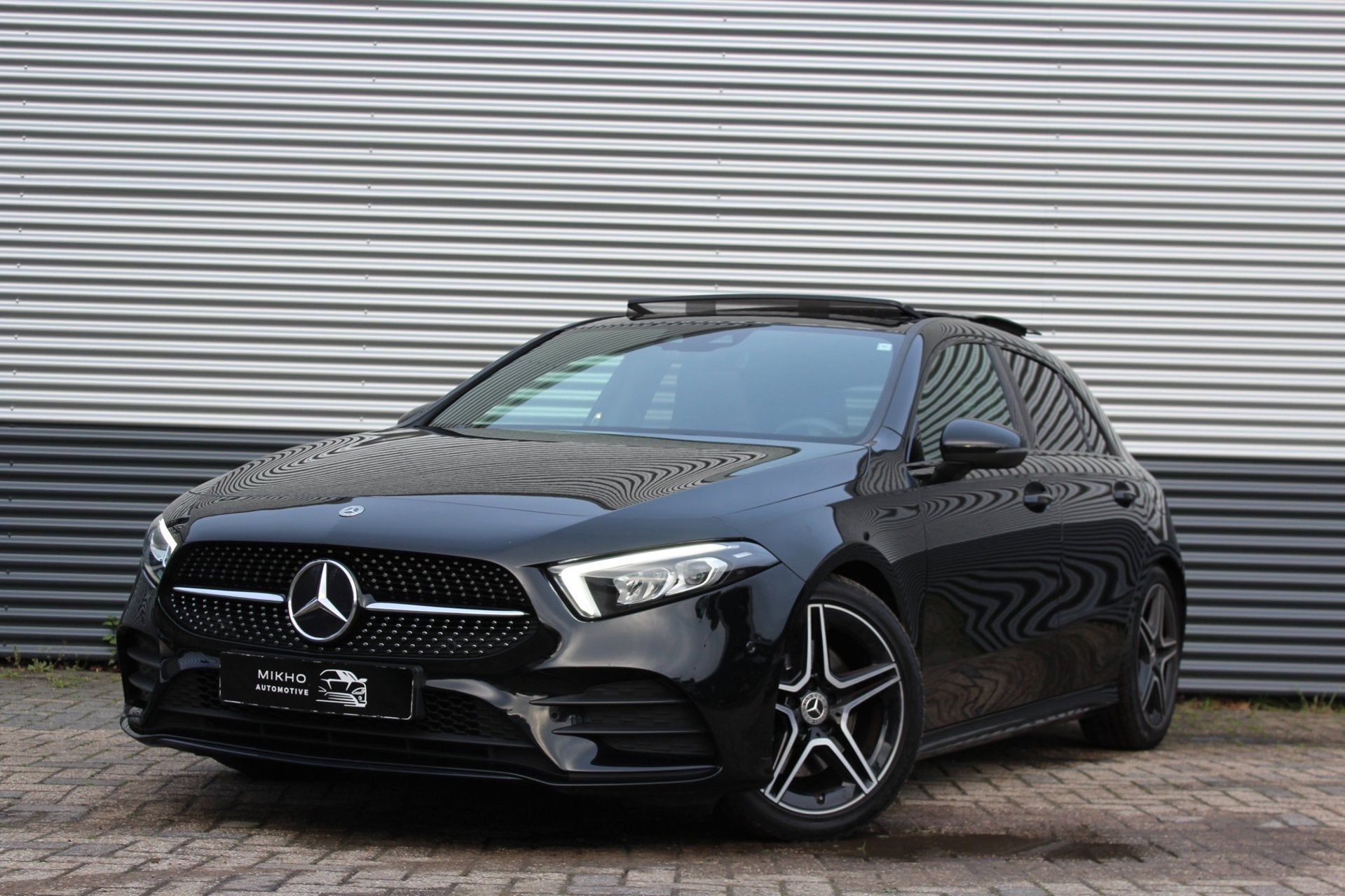 Mercedes-Benz A-klasse 250 AMG | Panoramadak | Sfeerverlicht, Auto's, Mercedes-Benz, Dealer onderhouden, 15 km/l, Gebruikt, Zwart