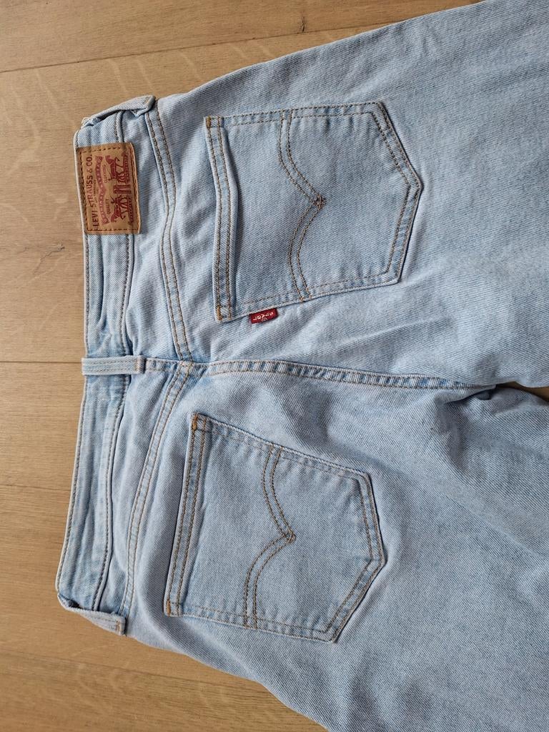 Levis jeans spijkerbroek., Blauw, Ophalen of Verzenden, Zo goed als nieuw, W28 - W29 (confectie 36)