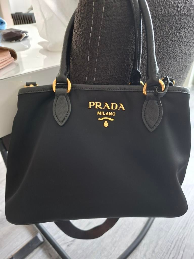 Prada tas prachtig moederdag kado !, Sieraden, Tassen en Uiterlijk, Tassen | Damestassen, Ophalen of Verzenden, Zo goed als nieuw