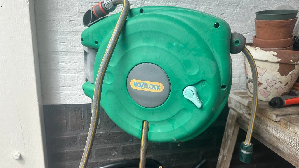 muurhaspel. hozelock, Tuin en Terras, Ophalen, Gebruikt, Tuinslanghaspel