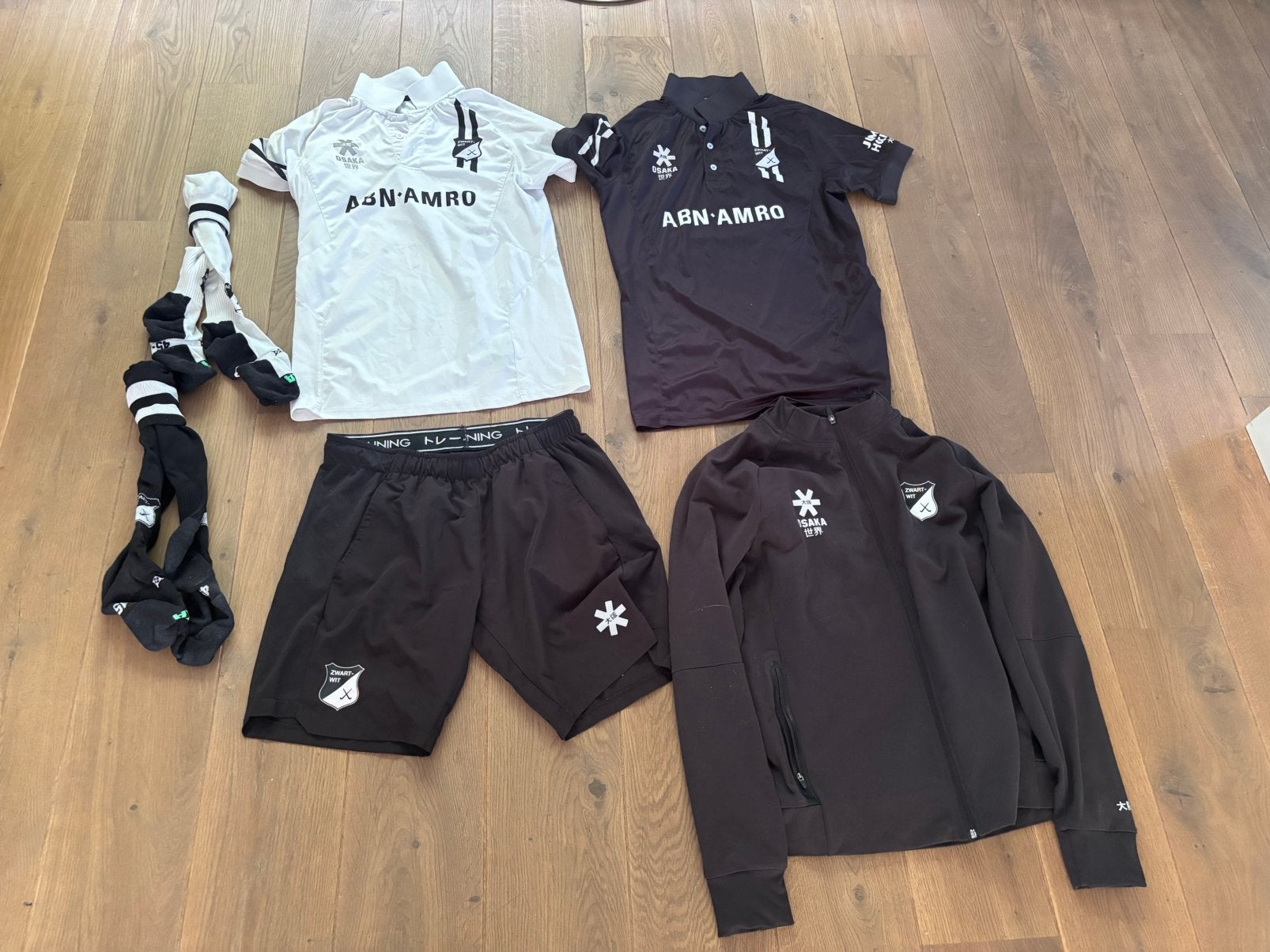 Hockey tenue zwart/wit maat M/L, Ophalen of Verzenden, Gedragen