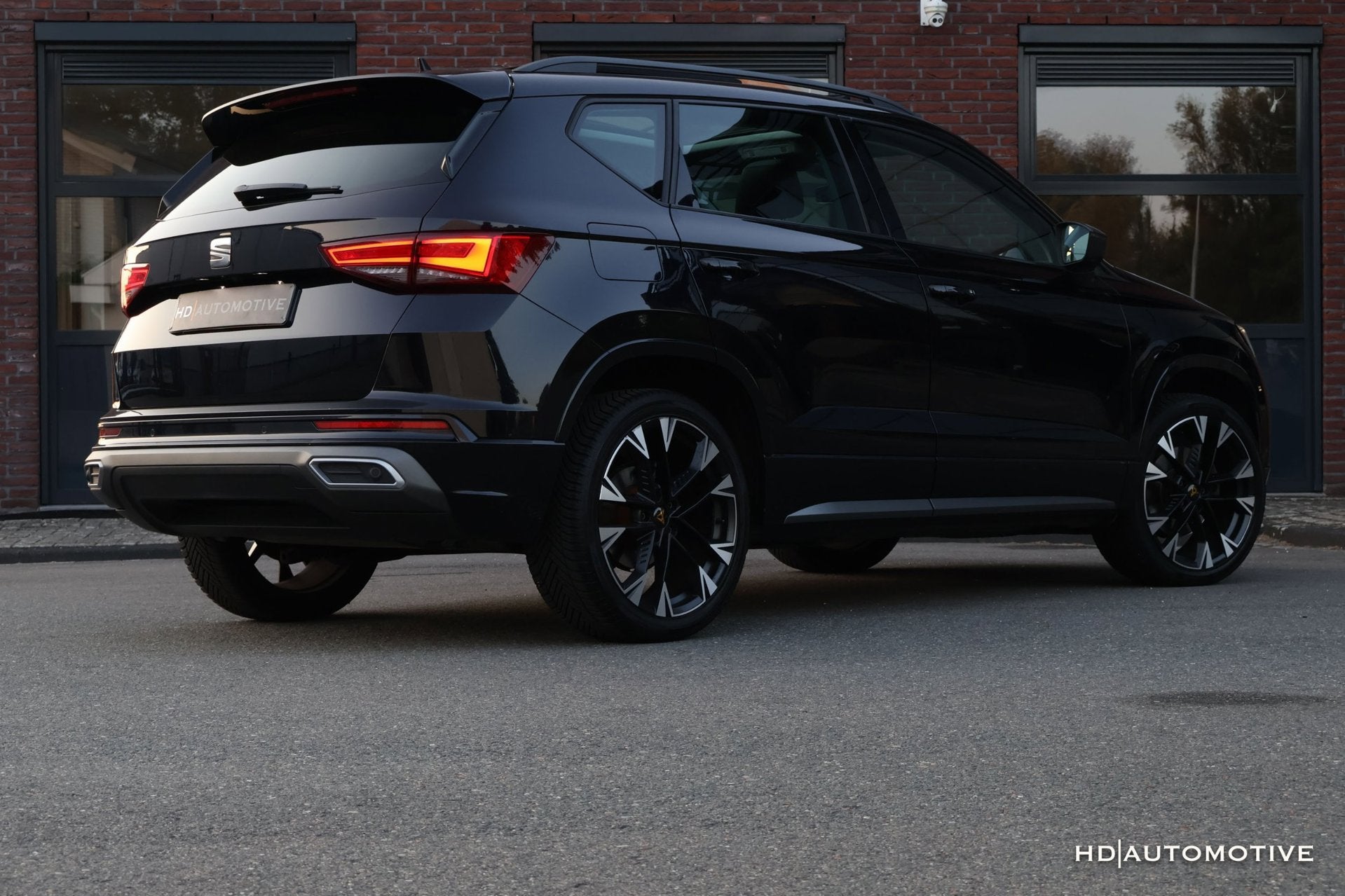 Seat Ateca 1.5 TSI AUT FR PANO VIRTUAL TREKHAAK CAMERA ACC, Auto's, Seat, 15 km/l, Zwart, Bedrijf, 1600 kg
