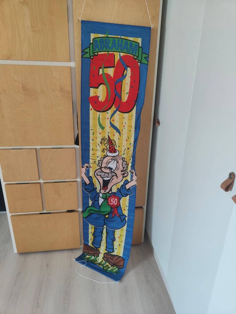 Abraham 50 jaar banner en hoedje - Feestversiering, Ophalen of Verzenden, Zo goed als nieuw, Versiering, Abraham of Sarah