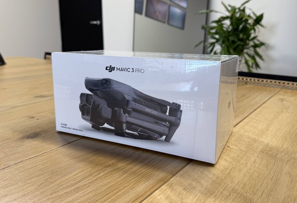 DJI Mavic 3 Pro Drone Only – Nieuw & Origineel Geseald, Audio, Tv en Foto, Drones, 250 tot 900 gram, Cameradrone, Nieuw, Ophalen of Verzenden