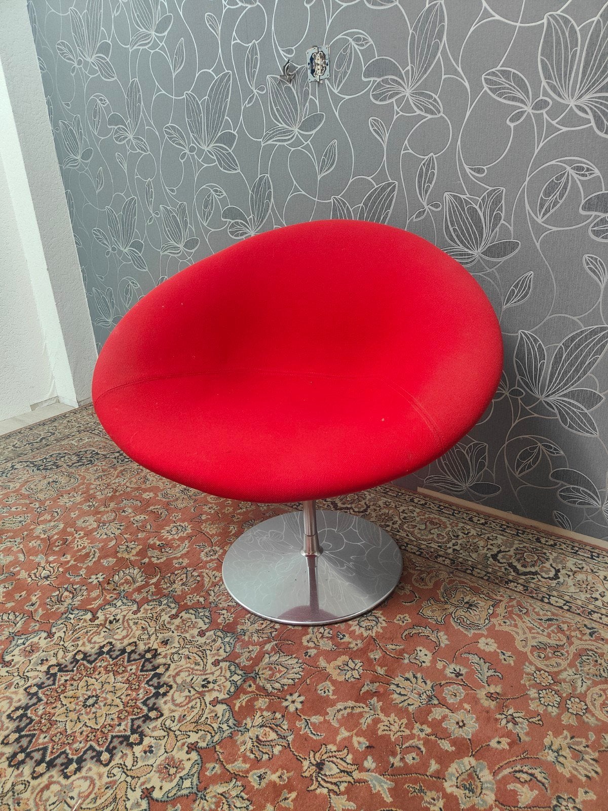 artifort globe design stoel, Ophalen, Gebruikt, Rood