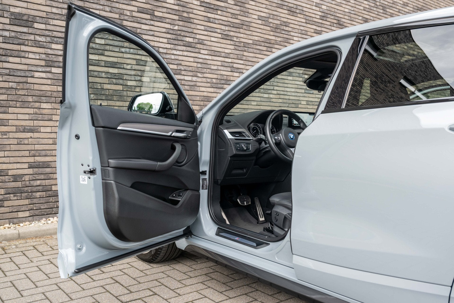 Foto 16 van BMW X2 xDrive25e | M-Sport | Navigatie | Panorama | Head-Up