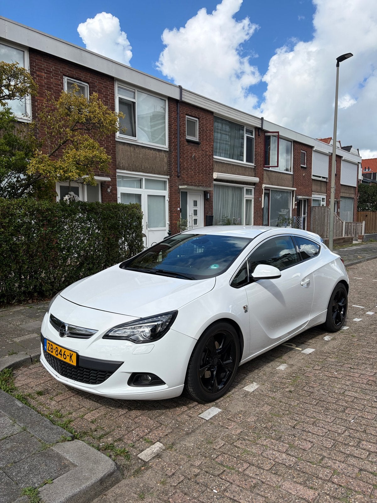 Opel Astra 1.4 16V 103KW GTC 2013 Wit, Voorwielaandrijving, 1350 kg, 4 cilinders, 700 kg