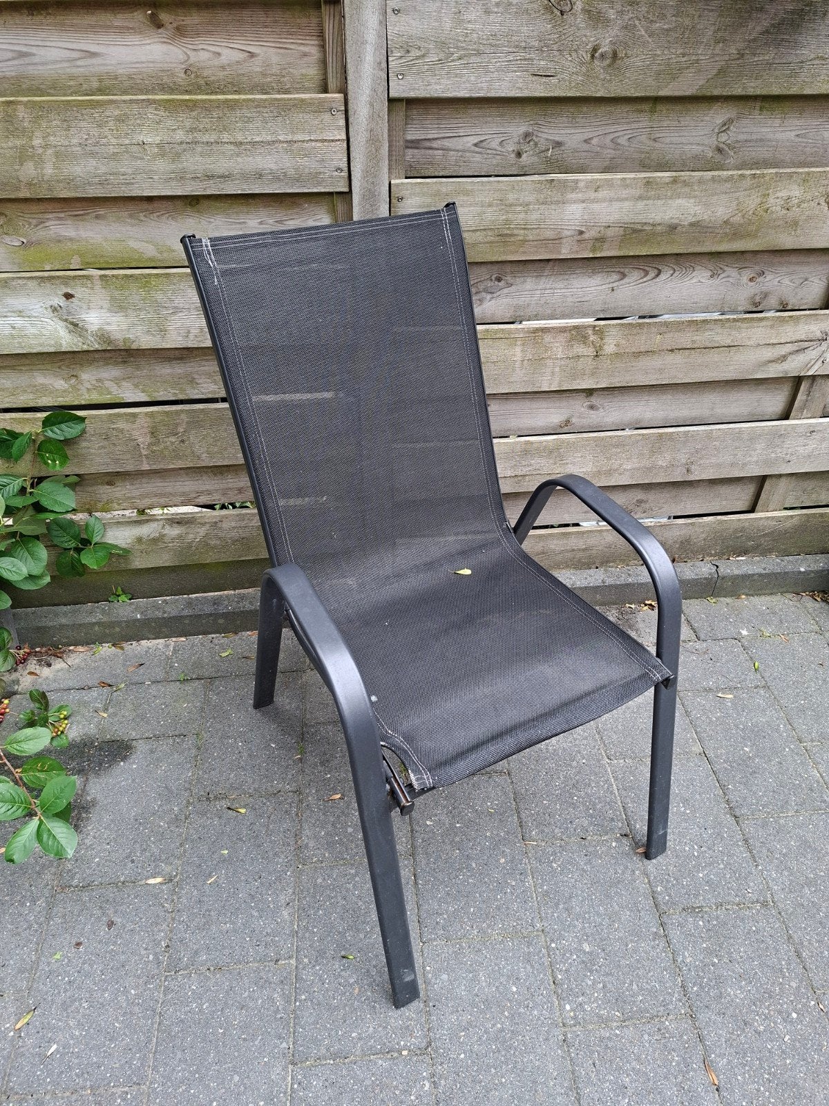 Zwarte tuinstoel met armleuningen, Tuin en Terras, Tuinstoelen, Ophalen, Gebruikt, Metaal
