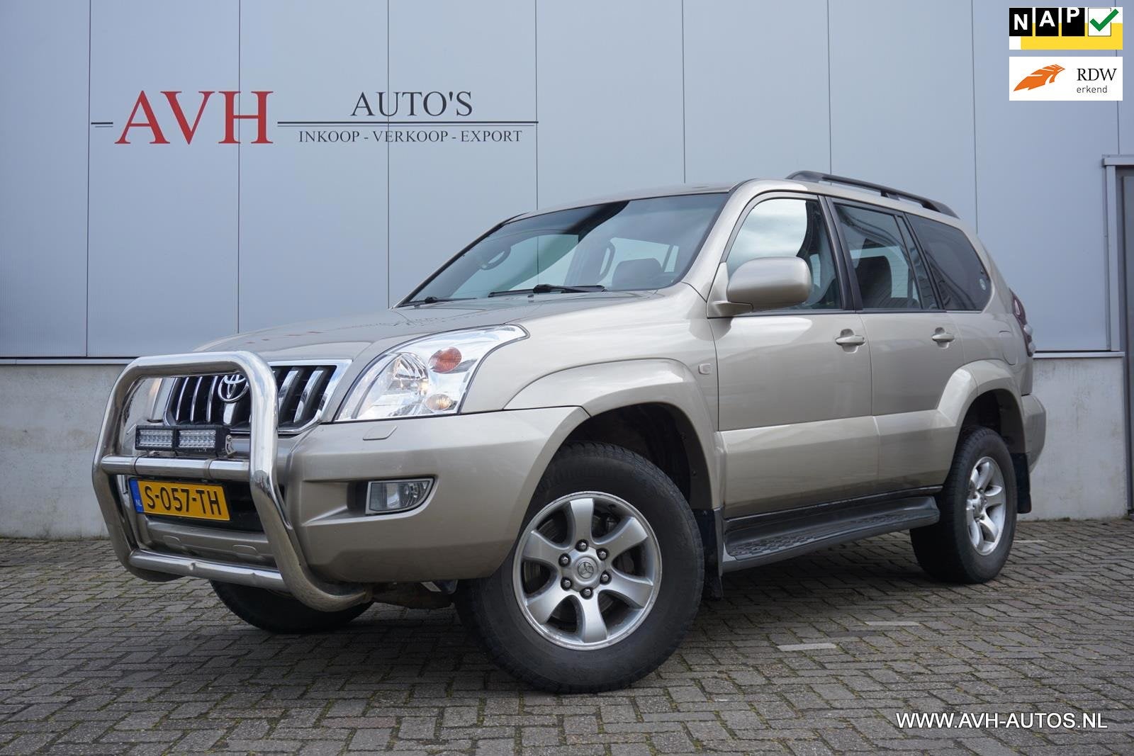 Toyota Land Cruiser 4.0 V6 VVT-i LX Automaat, Auto's, Automaat, Gebruikt, Bruin, 138 €/maand