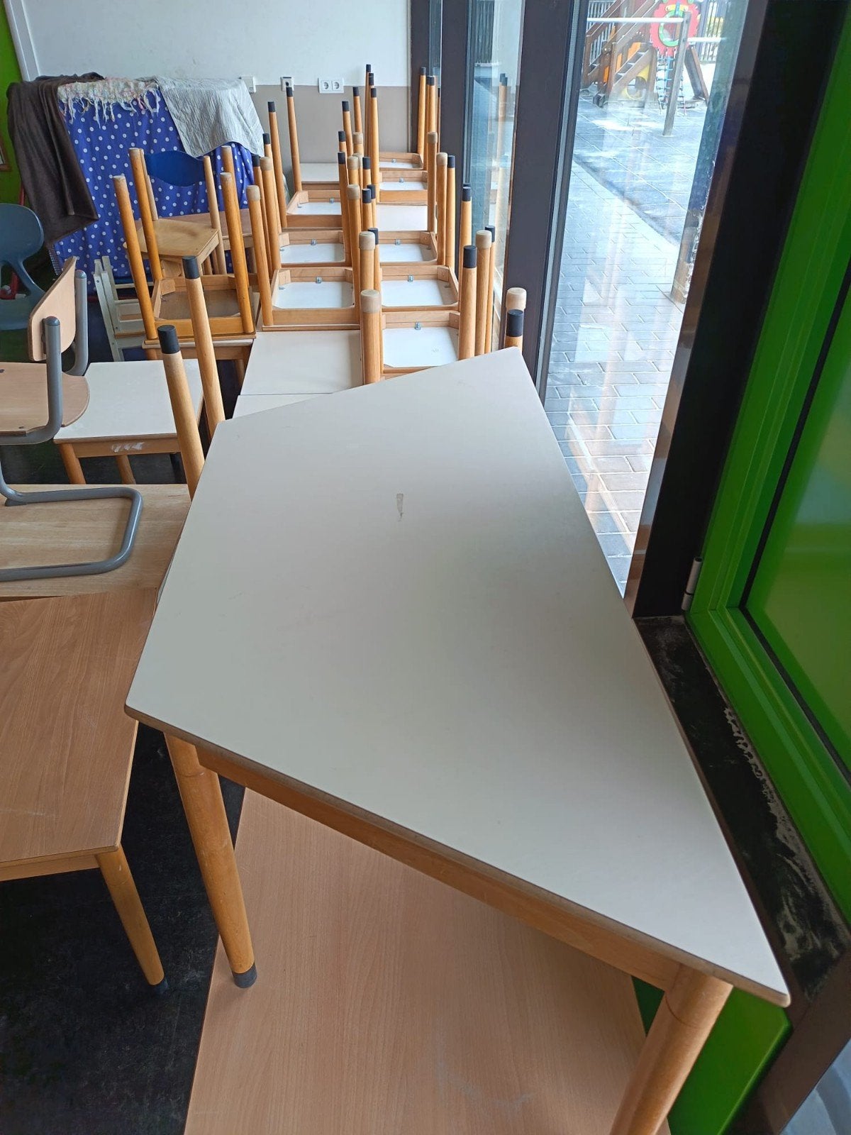 Partij kleutertafels - gratis, Ophalen, Gebruikt, Tafel(s)